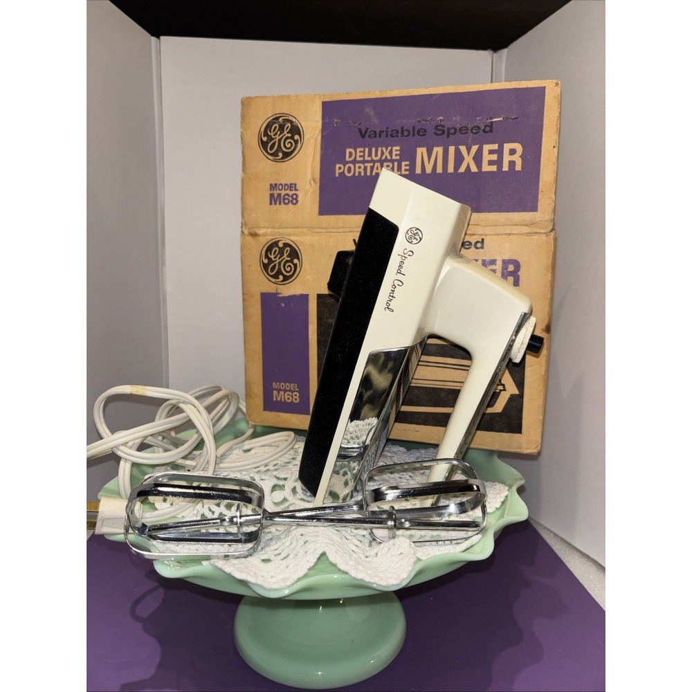 Vintage‎ GE M68 Variable Speed Deluxe Portable Mixer Set in Original Box